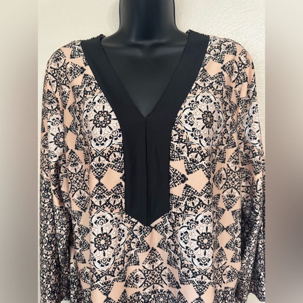 Black-Trim Beige & Black Printed V-Neck Tunic 0532 - Picture 7 of 7